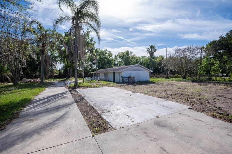 2910 Frank Moore Rd, Plant City, FL 33566