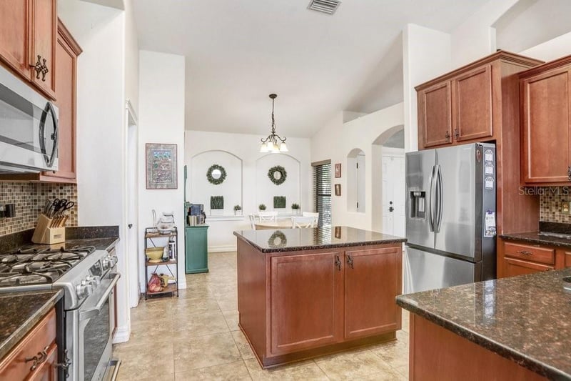 15723 Starling Water Dr, Lithia, FL 33547