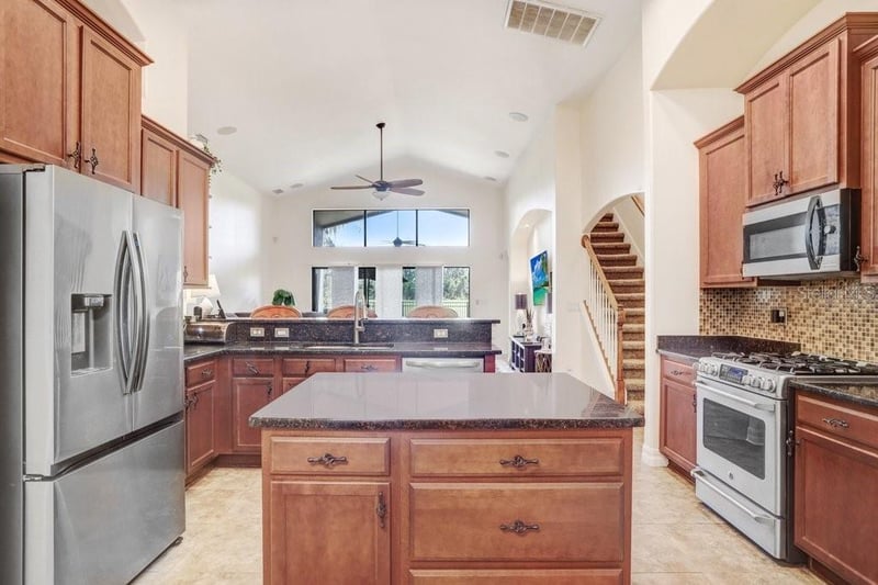 15723 Starling Water Dr, Lithia, FL 33547