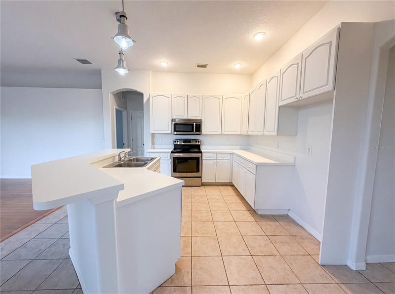 203 Taylor Bay Ln, Brandon, FL 33510