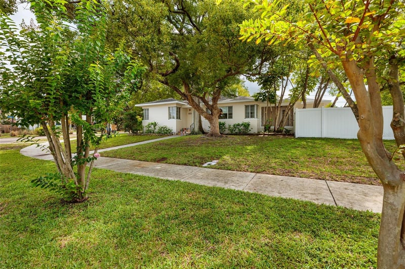 325 Orangeview Ave, Clearwater, FL 33755