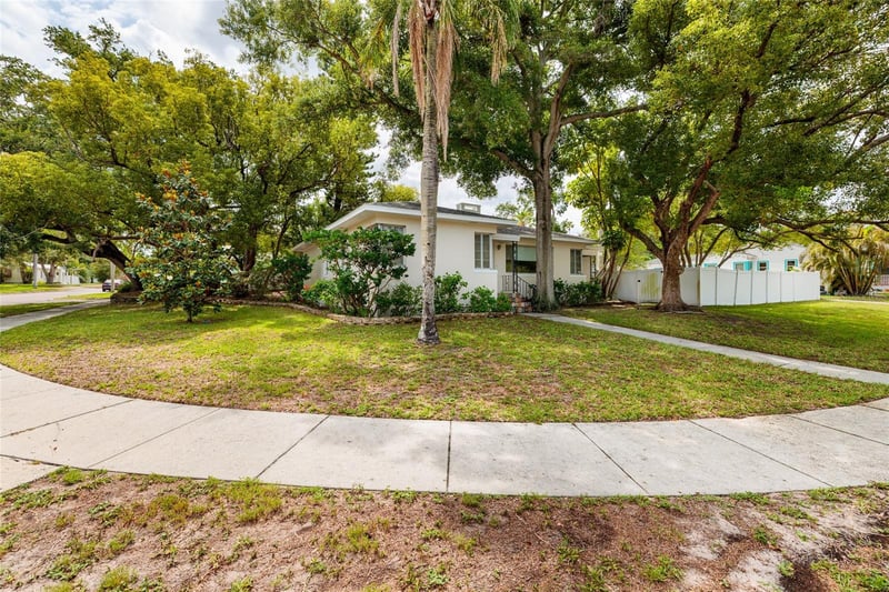 325 Orangeview Ave, Clearwater, FL 33755