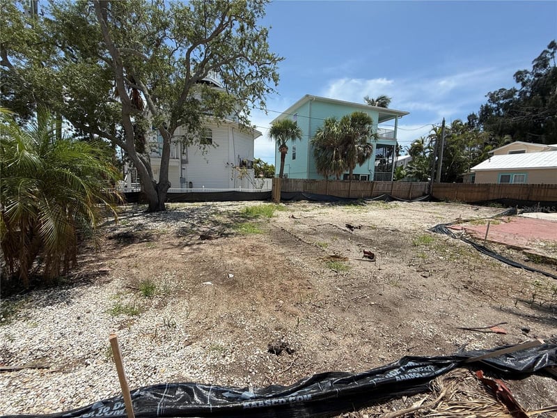 8586 Bay Dr, Treasure Island, FL 33706