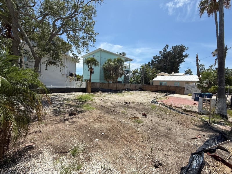 8586 Bay Dr, Treasure Island, FL 33706