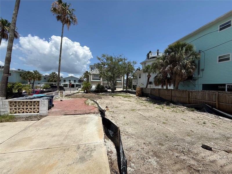 8586 Bay Dr, Treasure Island, FL 33706