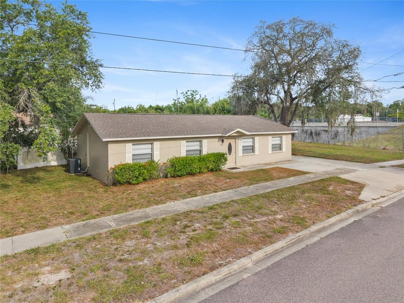 1221 Court St, Tarpon Springs, FL 34689