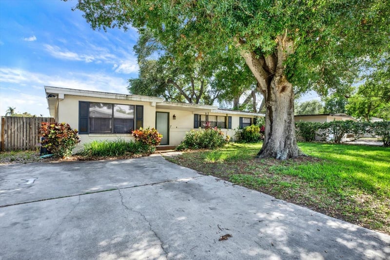 2215 Curtis Dr, Clearwater, FL 33764