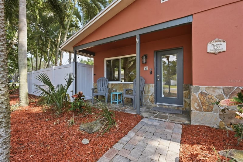 961 Lexington Dr, Dunedin, FL 34698