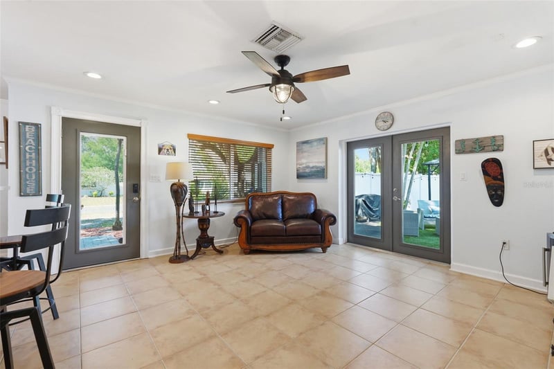 961 Lexington Dr, Dunedin, FL 34698