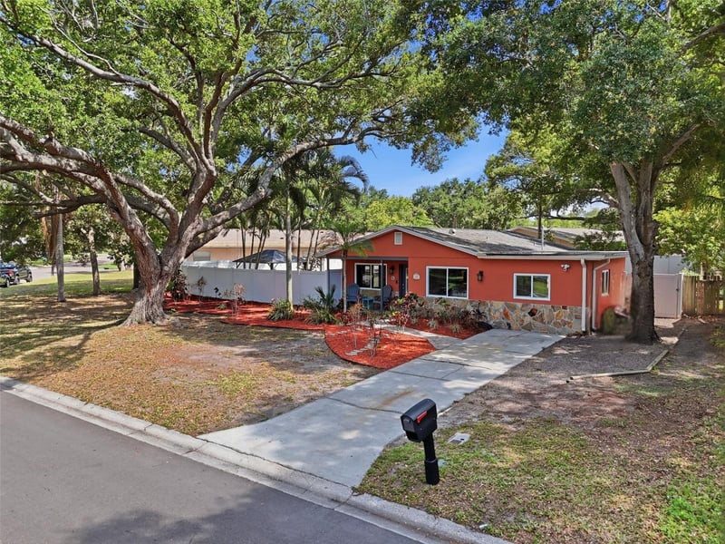 961 Lexington Dr, Dunedin, FL 34698