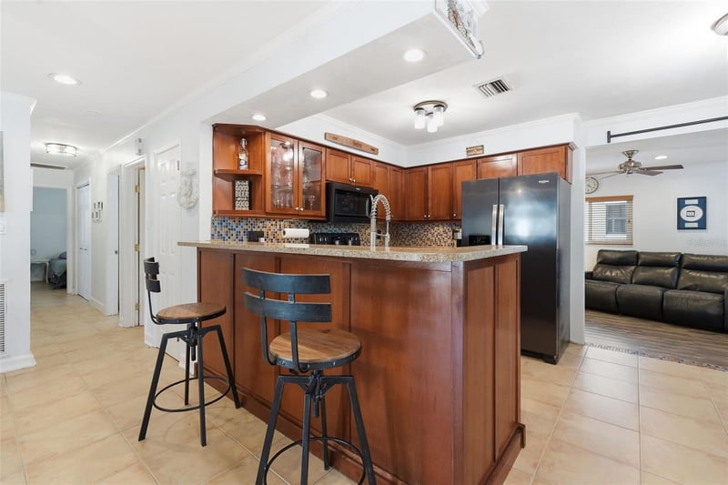 961 Lexington Dr, Dunedin, FL 34698