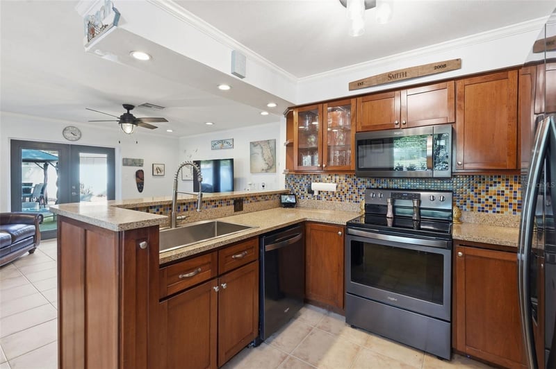 961 Lexington Dr, Dunedin, FL 34698