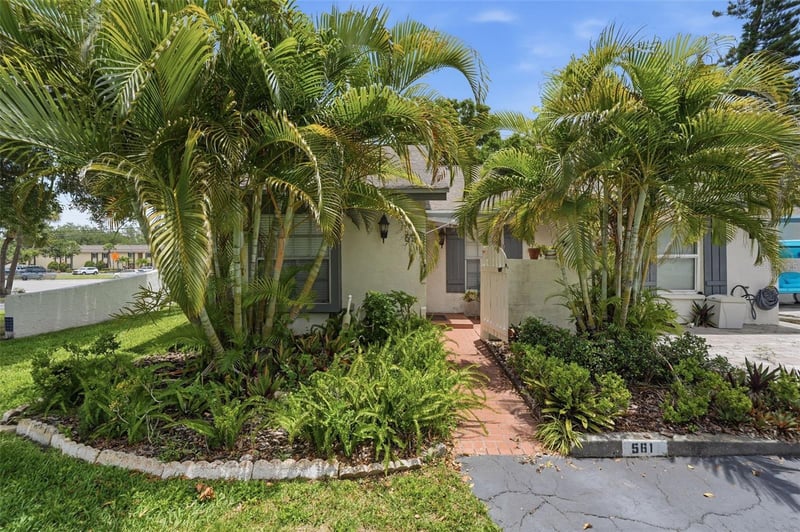 561 Laguna Vista Ct, Largo, FL 33771