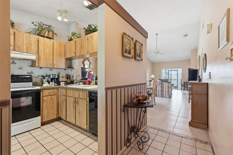 561 Laguna Vista Ct, Largo, FL 33771