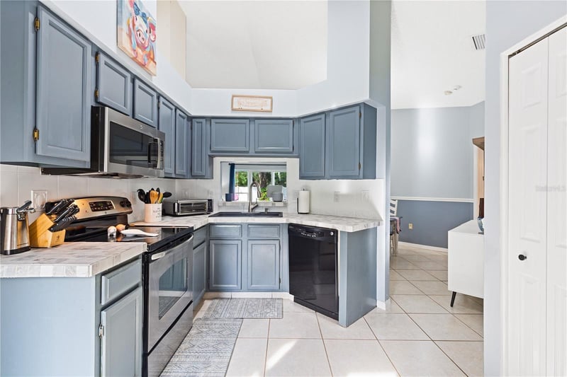 1623 Gray Bark Dr, Oldsmar, FL 34677