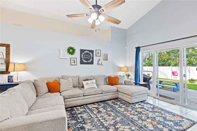 1623 Gray Bark Dr, Oldsmar, FL 34677