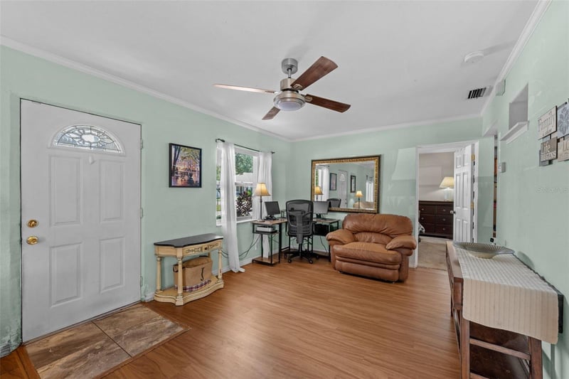 6737 Laurel St, St Petersburg, FL 33702
