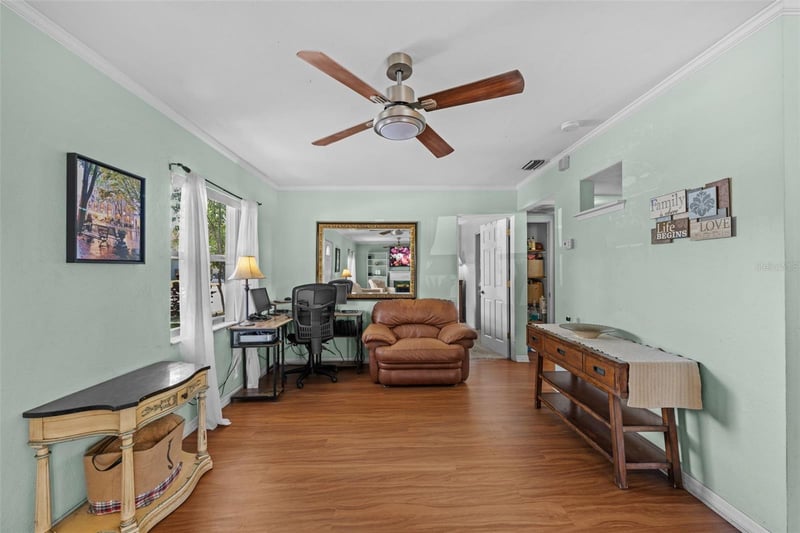 6737 Laurel St, St Petersburg, FL 33702