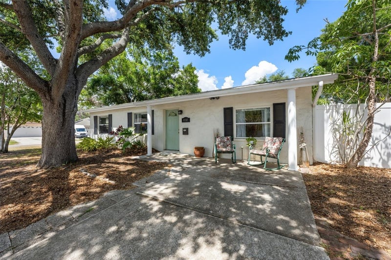 6737 Laurel St, St Petersburg, FL 33702