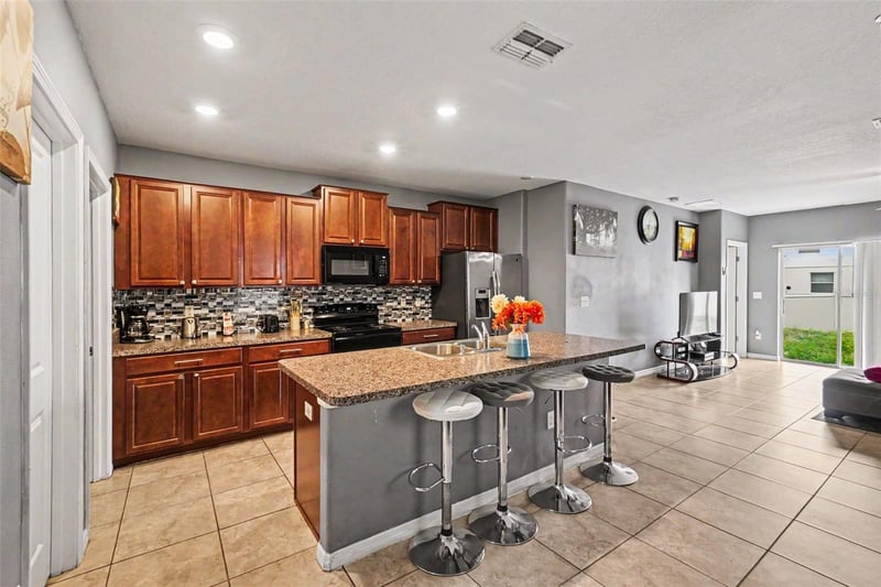 6711 Blue Moon Way, Sun City Center, FL 33573