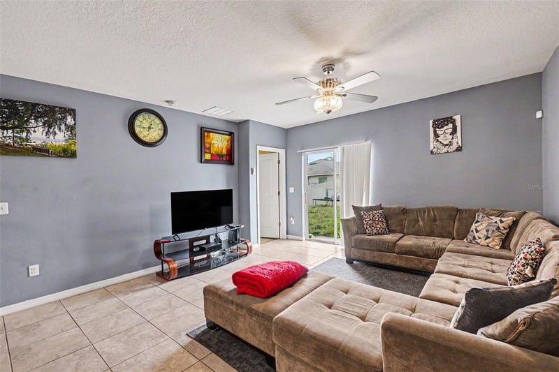 6711 Blue Moon Way, Sun City Center, FL 33573