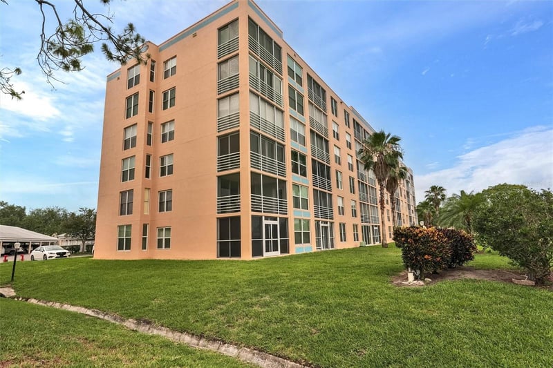 4570 Pinebrook Cir #404, Bradenton, FL 34209