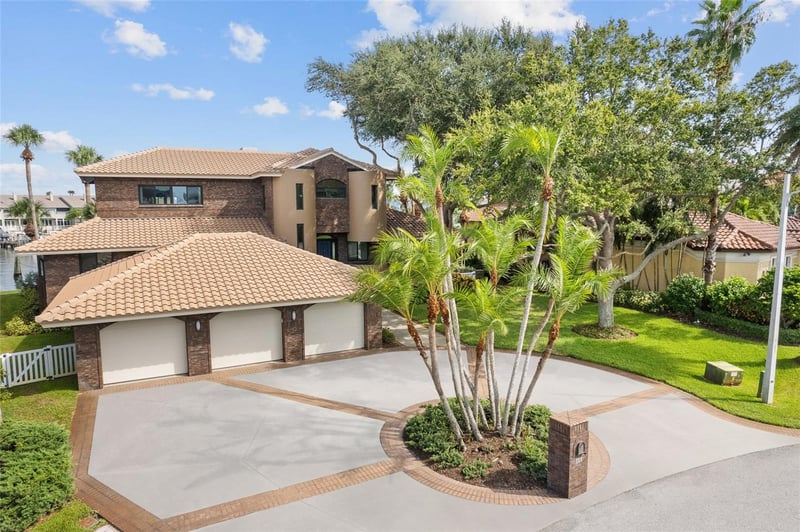 833 Ponce De Leon Dr, Tierra Verde, FL 33715