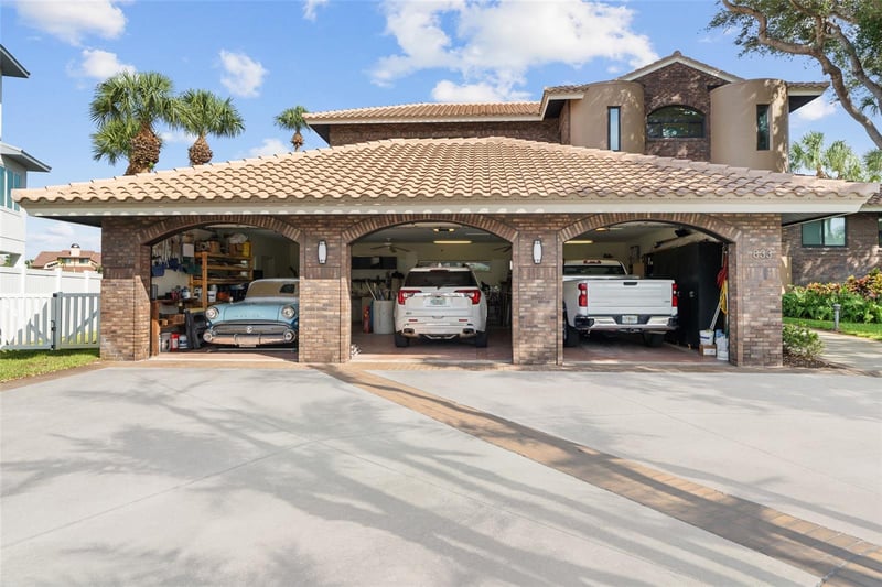 833 Ponce De Leon Dr, Tierra Verde, FL 33715