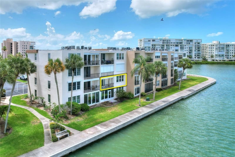 7920 Sun Island Dr #202, South Pasadena, FL 33707