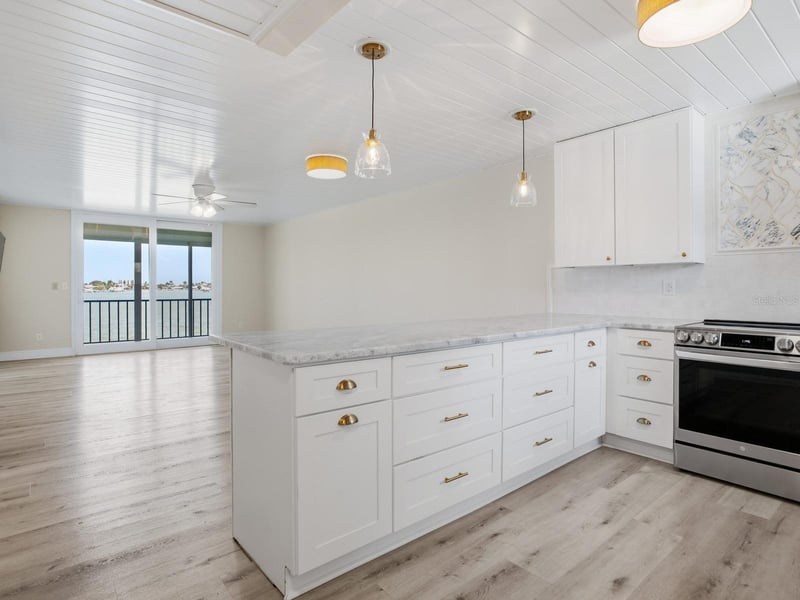 7920 Sun Island Dr #202, South Pasadena, FL 33707