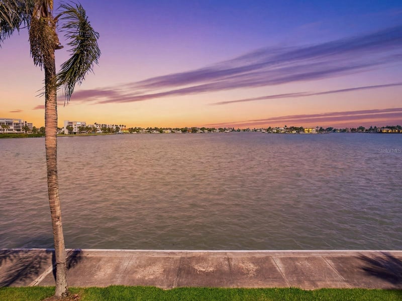 7920 Sun Island Dr #202, South Pasadena, FL 33707