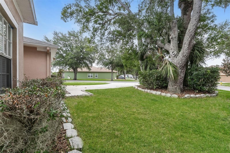 814 Coade Stone Dr, Seffner, FL 33584