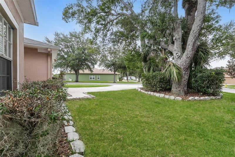 814 Coade Stone Dr, Seffner, FL 33584
