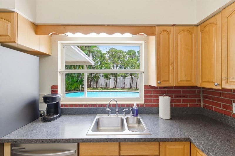 10651 125th Ave, Largo, FL 33773