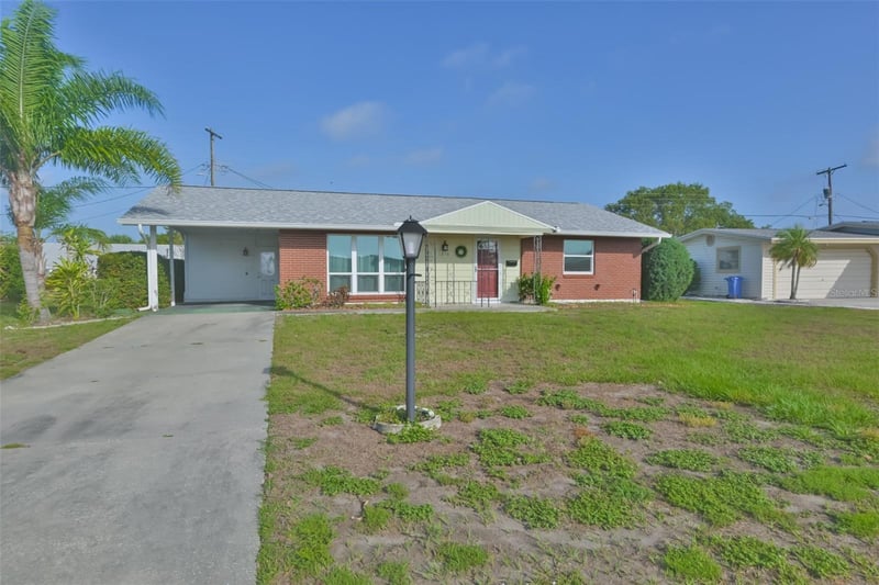1216 Valley Forge Blvd, Sun City Center, FL 33573