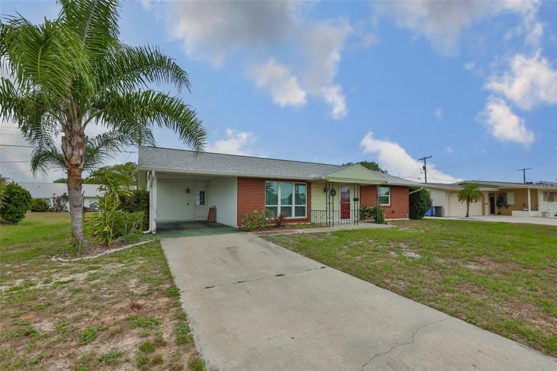 1216 Valley Forge Blvd, Sun City Center, FL 33573