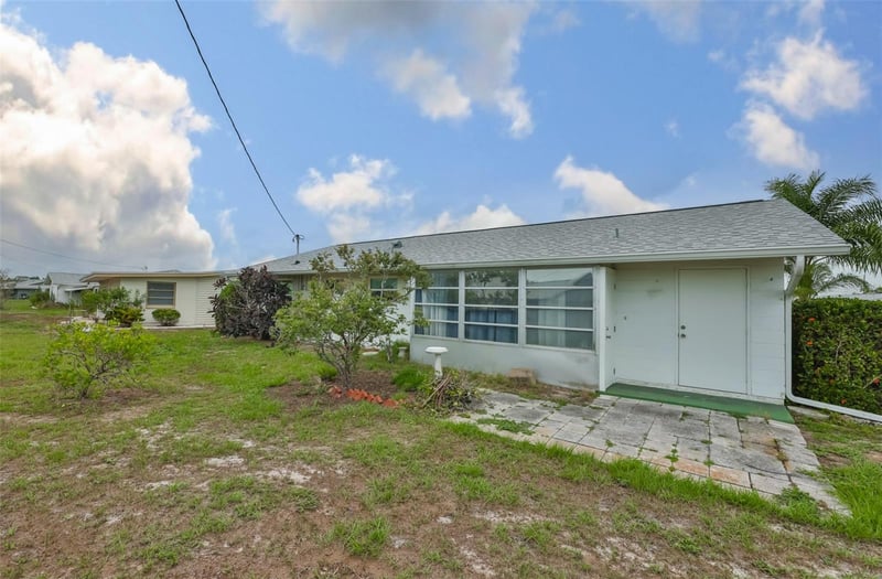 1216 Valley Forge Blvd, Sun City Center, FL 33573
