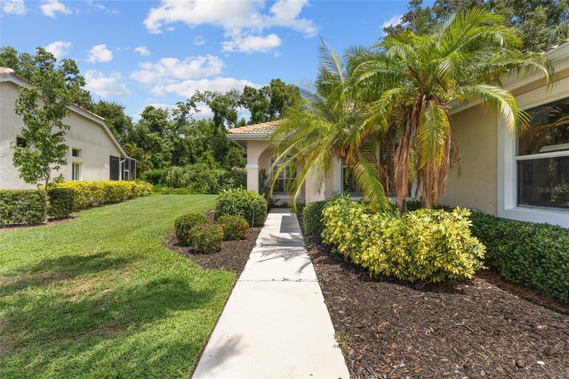 6662 Oakbrooke Cir, Bradenton, FL 34202