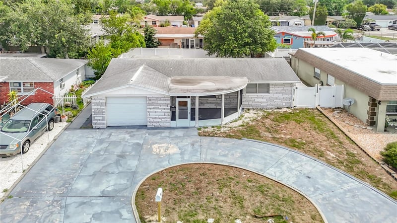 3441 Eisenhower Dr, Holiday, FL 34691