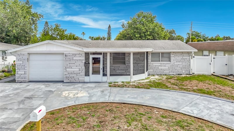 3441 Eisenhower Dr, Holiday, FL 34691