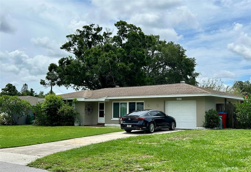 1615 Pinewood Dr, Clearwater, FL 33756