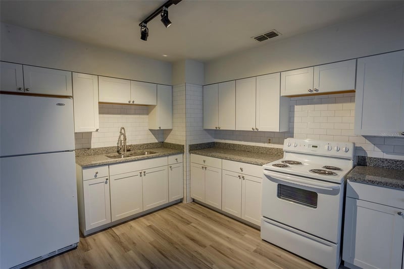 1102 Sunset Point Rd, Clearwater, FL 33755