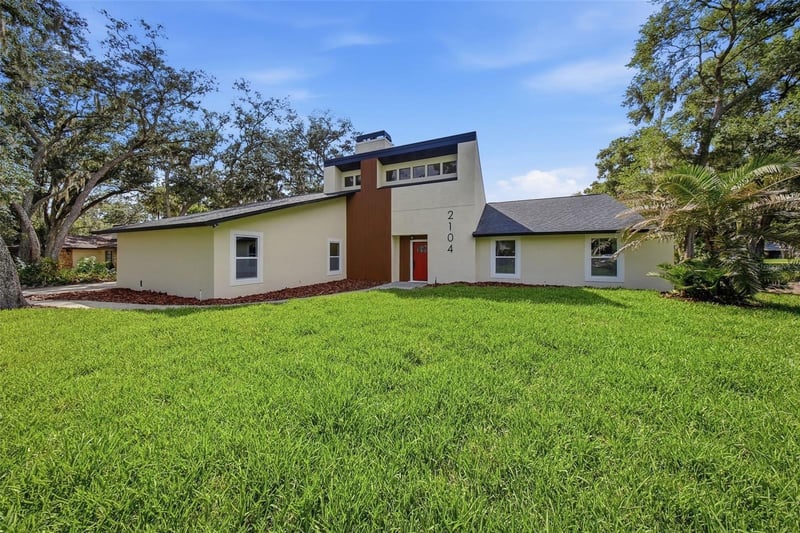 2104 Doefield Ct, Valrico, FL 33596