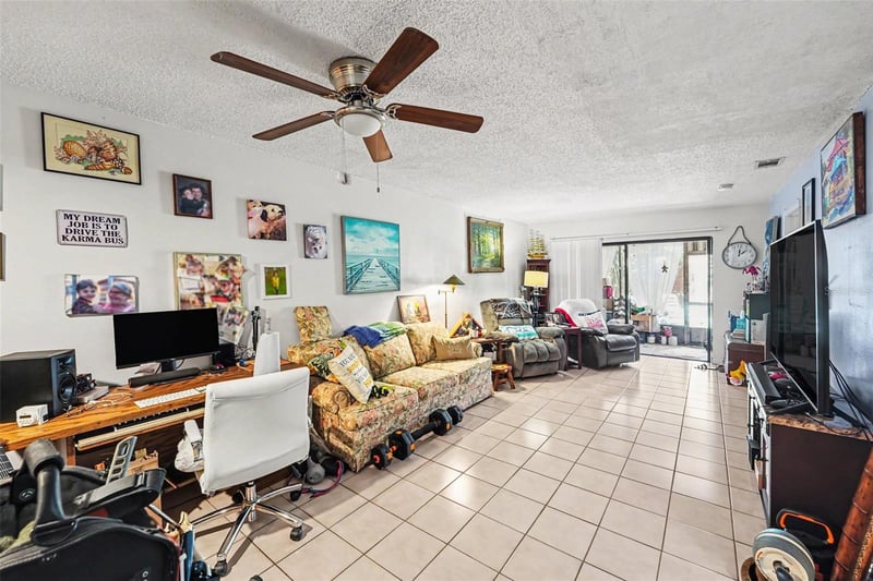 2048 Sunset Grove Ln, Clearwater, FL 33765