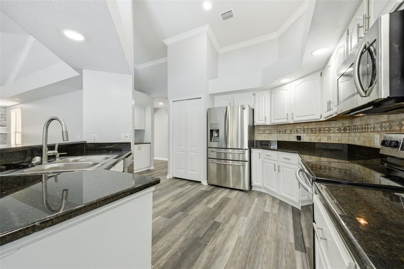 504 Stratfield Dr, Lutz, FL 33549