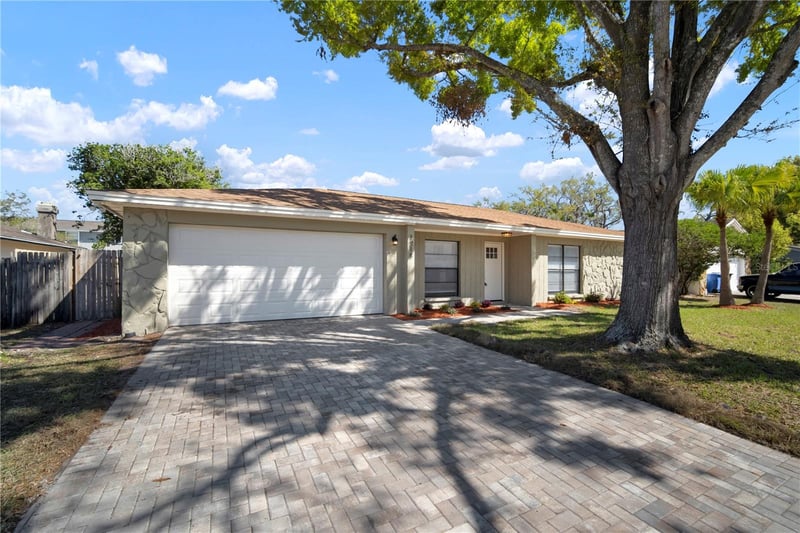 1218 Lornewood Dr, Valrico, FL 33596