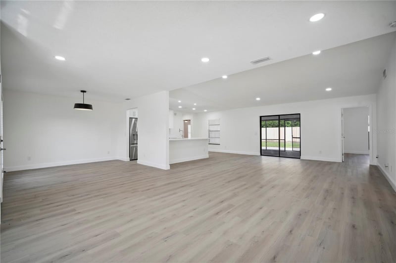 1218 Lornewood Dr, Valrico, FL 33596