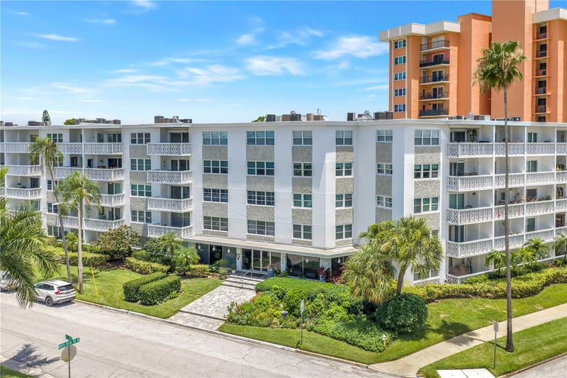 1100 Shore Dr #307, St Petersburg, FL 33701