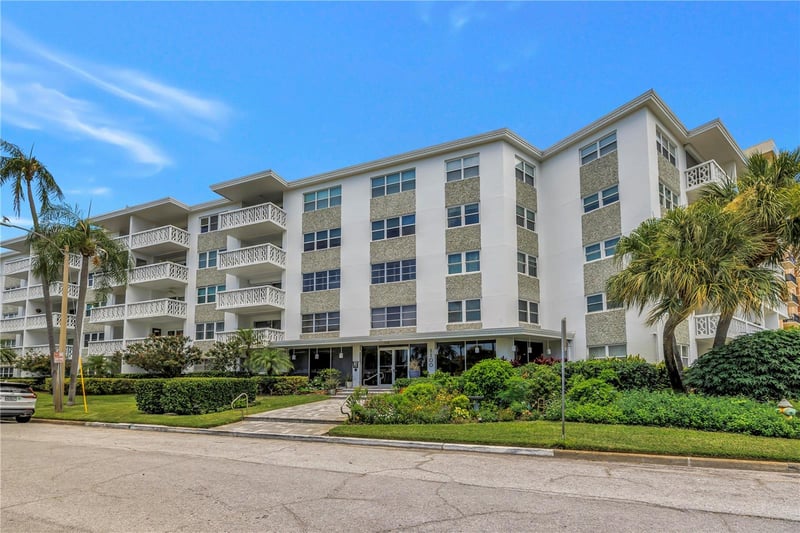1100 Shore Dr #307, St Petersburg, FL 33701