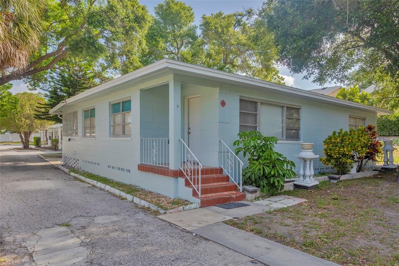 1102 Sunset Point Rd, Clearwater, FL 33755